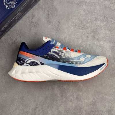 本地 核心私 公司级Saucony索康尼 Endorphin pro 4系列 低帮缓震跑步鞋 索康尼推出的跑鞋是一款外观激进但脚感舒适的跑鞋 采用了全新的中底设