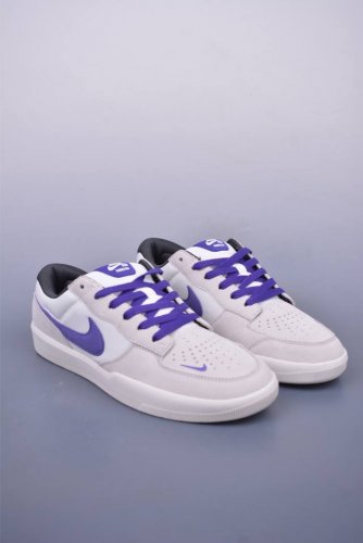耐克Nike Sb Force 58 硫化杯底 传统篮球风格 原楦版型 Nike Sb Force 58 男 女滑板鞋采用包边设计 经久耐穿 硫化结构则有效提升