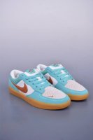 耐克Nike Sb Force 58 硫化杯底 传统篮球风格 原楦版型 Nike Sb Force 58 男 女滑板鞋采用包边设计 经久耐穿 硫化结构则有效提升