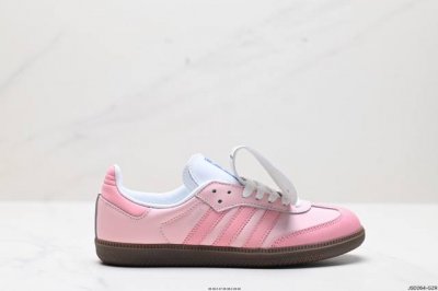 公司级adidas Samba Og 复古桑巴板鞋 纯原大厂出品这款桑巴鞋展示了高质量的工艺 带有装饰的超锁缝制和无缝的手感 柔软、柔软的皮革造型和标志性的3条