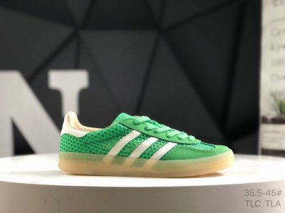 阿迪达斯 Originals Gazelle Indoor 三叶草复古休闲运动板鞋 鞋面采用皮革环保纤维革材质 外置Rb橡胶大底 耐磨不打滑 T字鞋头设计 侧边