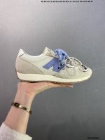 公司级New Balance 推出了全新鞋款。这次复刻的 U471 是基于他们经典档案中的 Nb471跑鞋，赋予其全新的现代设计。虽然保留了原有的轮廓，但也根据