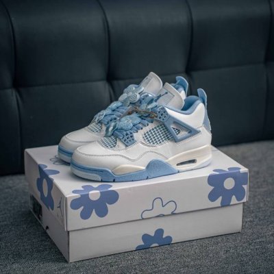 核心私 Air Jordan 4 Retro Aluminum 白蓝色 Aj4 乔丹4代 Aj4 乔4 白蓝色 乔丹篮球鞋系列 鞋身整体以白色皮革为主色调，辅以