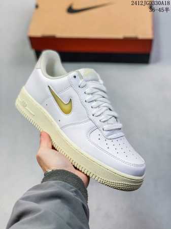 公司级带半码耐克nike Air Force 1 Mid 07 空军一号低帮百搭休闲运动板鞋。柔软、弹性十足的缓震性能和出色的中底设计，横跨复古与现代的外型结合 - 点击图像关闭
