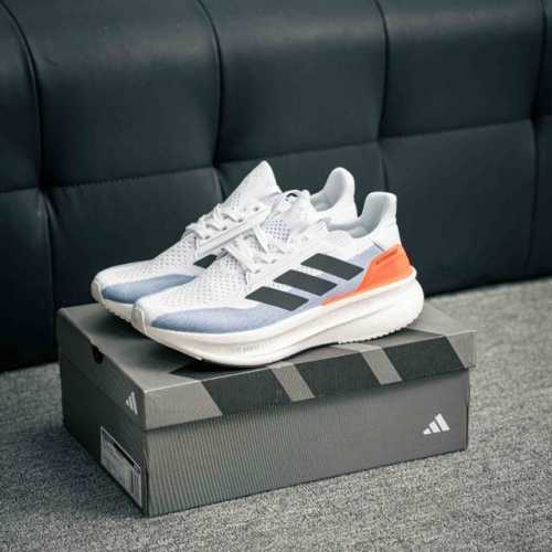 核心私 阿迪达斯Adidas Ultraboost 5X 耐磨缓震休闲运动跑鞋 采用网材搭配反光皮革鞋面 配上Stretchweb网格外底 提供非凡穿着体验 一