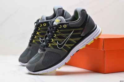 270 公司级Nike Lunar Glide 2 休闲透气轻便 低帮跑步鞋男款 简约大方的造型设计，给人以随性休闲的时尚格调，穿着舒适轻便，运动灵活自如，满足