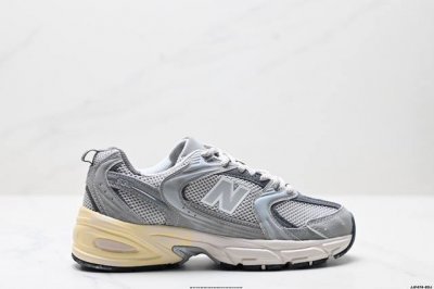 公司级新百伦 Nb530 New Balance 530 复跑古鞋Nb530这鞋双确实是Nb家经复典古款式之一，以全科新技诠释，成打功造530鞋款。鞋面保在持5