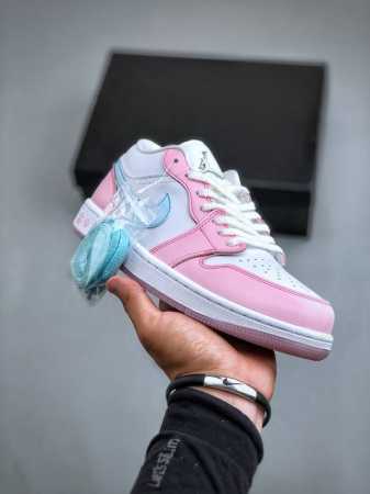 nike Air Jordan 1 Low “白粉蓝小钩脚印” Aj1乔1 低帮休闲板鞋 同步官方配色 原鞋原档案开发 原档冲孔鞋头 正确满胶鞋垫 四线拉帮 原 - 点击图像关闭