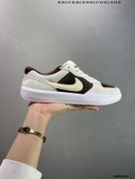 耐克Nike Sb Force 58是一款将前沿创新带入街头的单品，它具有硫化杯底，具有出色的耐用性和灵活性。使用帆布和绒面革，在饰面上放置通风口，它自始至终都