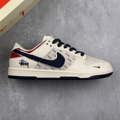本地 核心私 公司级 Nike Sb Dunk Low“ 斯图西联名 蓝白红英文” 周年高端定制 低帮休闲板鞋 定制鞋盒 大厂纯原品质出货 超高清洁度 皮料切割