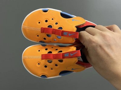 nk新款阳光Sunray Protect 4代儿童沙滩镂空凉鞋 Size：22-35码 高端1:1原版定制 优质皮料镂空设计，透气又舒适 飞翼魔术贴设计，穿脱方