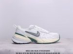 公司级耐克nike V2K Run跑步鞋复古风潮 网面透气运动鞋 灰银紧致的鞋面材质提供良好的包裹性鞋侧 Swoosh以及鞋头部分搭配增添不少亮点的镀铬细节鞋垫