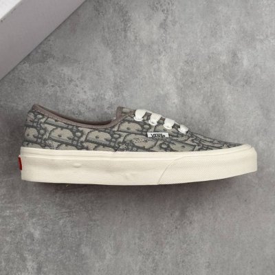本地 核心私 Dior X Vans Authentic 联名一脚蹬来报道 百搭休闲帆布鞋 vans Aut 迪奥独家重磅释出 这个岩石灰太绝了 非常非常高级