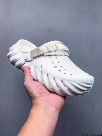 欧洲订单 无盒裸包 Crocs卡骆驰波波 平跟包头套脚 沙滩洞洞凉鞋 同步官方尺码：M4 36-37 M5 37-38 M6 38-39 M7 39-40 M8 - 点击图像关闭