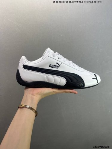 公司级Puma Speedcat Lth 白黑 早在1981年，Puma凭借Speedcat将快速发展的一级方程式赛车带到了街头。今天，我们借助Speedcat
