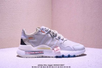 adidas 阿迪达斯 男女鞋真标真爆材质 原楦原纸版开发版型 采用纤维革组合牛津布鞋面材质 中底嵌入Boost爆米花缓震颗粒物料黑暗中的跑步之星 阿迪达斯 三