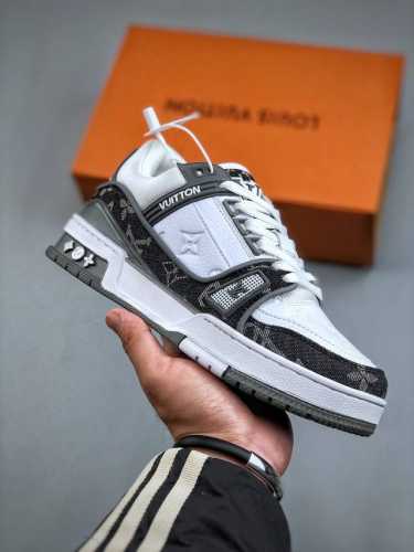 Louis Vuitton Trainer Sneaker Low Lv路易威登低帮板鞋 正确一致tpr光泽组合鞋底 耐弯折滴塑支持片 原版购入历时近两个月开发