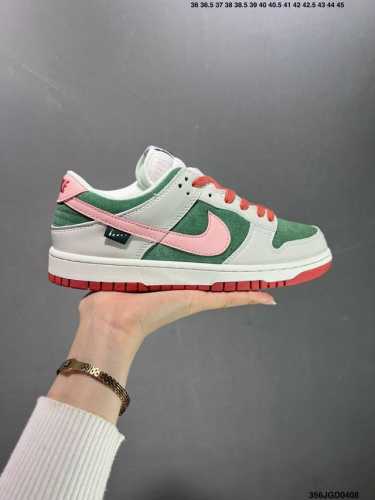 公司级kyler Murray X Nike Dunk Low Be 1 Of One 特别联名 鞋面围绕绿色主题并以织布和皮质拼接打造，值得一提的是，鞋侧 S