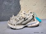 200 #新品上市实拍 Nk V2K Runtekk 减震防滑低帮 复古老爹鞋跑步鞋 Hj4497 鞋款被命名为 Runtekk 设计上借鉴了 2000 年的跑