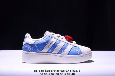 公司级Ad Originals Superstar 经典复古贝壳头厚底板鞋 Ig4477 诞生于1969年 是第一双将全皮面鞋 身与橡胶鞋头结合在一起的低帮篮球