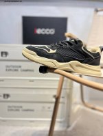 ecco爱步男鞋轻便透气舒适耐穿 亲肤吸汗舒适内里 防滑防磨 持久干爽 简约粗绳系带 穿脱更加方便 柔韧防滑大底 鞋底立体凹槽 凹凸花纹加持 增强防滑减震性能