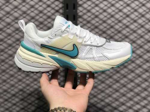 Nike Wmns V2K Runtekk Low”White Black“复古潮系列未来复古老爹风百搭休闲运动慢跑鞋 货号：Fd0736 105 尺码：35