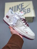 福利特价170 Nk Sb Dunk Low 联名三勾 米酒红配色 大厂纯原品质出货 超高清洁度 皮料切割干净无任何毛边 细节完美 货号：Nk5639 322