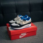 核心私 Nike Air Max 1 耐克气垫 缓震 耐磨运动鞋 鞋身材质均选择皮革 织物 麂皮多种材质覆盖 保证质感的前提下 层次感也相当不错 带有开窗式 A