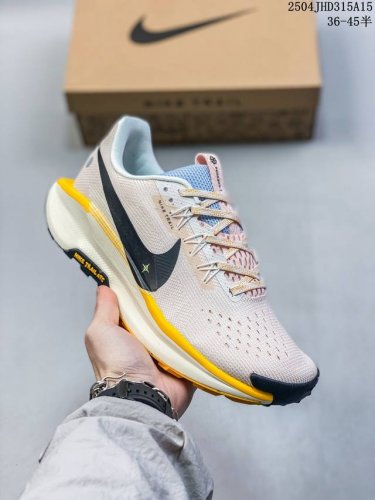 公司级Nike Reactx pegasus Trail 5 Next Nature 越野跑步鞋 登月兼顾迅疾外观和稳固脚感 后跟覆面和中足动态支撑巧妙融合 缔