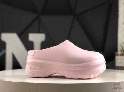 90 Ad Originals Adifom Stan Smith Mule 防滑耐磨轻便运动凉鞋穆勒厨师鞋 轻松脚感 一穿即走 这款拖鞋旨在致敬经典的Stan