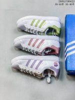 ad Originals Superstar 经典复古贝壳头板鞋 Eg4959 诞生于1969年 是第一双将全皮面鞋 身与橡胶鞋头结合在一起的低帮篮球鞋 Sup