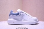 福利特价海外指定版本 独特礼盒包装 Alexander Mcqueen 亚历山大麦昆松糕鞋厚底增高小白鞋 进口丝绸亚光原版正品 水染羊皮内里 牛皮垫脚 回弹度到
