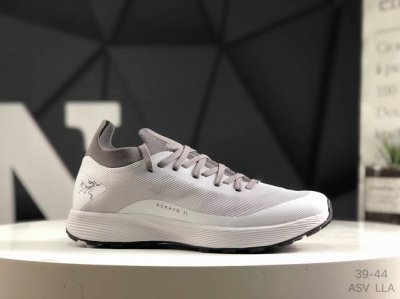 始祖鸟 加拿大户外服饰品牌 始祖鸟 Arc'teryx Sylan Gtx 快速防水系列增高越野徒步户外运动慢跑鞋 男鞋原楦原纸版开发版型 采用一体成型热熔网织