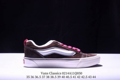 Vans Classics Knu Skool 苏格兰格纹拼接 厚鞋舌面包鞋 Vans联名超火的土豆鞋，复古经典，鞋头放大、包边上移加厚、鞋舌加厚。Vans C
