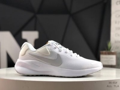 160 公司级带半码Nike Revolution 7透气 低帮 跑步鞋兼顾迅疾外观和稳固脚感，后跟覆面和中足动态支撑巧妙融合，缔造稳定顺畅的迈步体验 货号：F