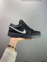公司级Air Jordan Aj1 Low 低帮系列 黑色 鞋型细节堪称完美，非常有必要拿回去对比下竞品！ 给足利润空间操作，吹牛的话不多讲这个价格p到手你就懂