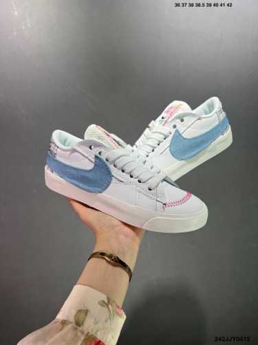 Nike Blazer Low ‘77 Jumbo 原装配色 纯原批次 区别市面版本全新焕新升级经典 Blazer 鞋款，大号 Swoosh 突出新时代更加张扬