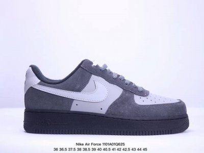 Nike 耐克 男女鞋真标半码制，原楦原纸版数据开发版型，采用硬质荔枝纹牛剖革鞋面材质，内置全掌Air Sole气垫耐克Nike Air Force 7 Low