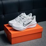 230 核心私 Nike Quest 6极速6代网面透气 时尚休闲跑步鞋 简约高科技设计采用多层材料，为双足带来凉爽感受和稳固体验时尚鞋面搭配中足包覆设计，提供