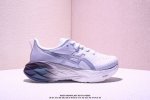 140 公司级Asics/亚瑟士 透气网眼鞋面配合部分合成革材质 采用全新Ahar+橡胶材质,更加耐磨日本专业跑鞋品牌·Asics/亚瑟士 Novavlast