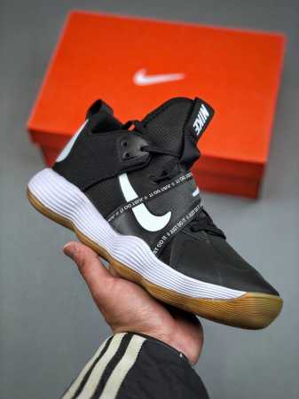 Nike React Hyperset 篮球鞋 原鞋开发 全鞋底React科技缓震及能量反馈 上脚舒适回弹 绑带系统和后跟填充 使 Hyerset拥有 更出色的 - 点击图像关闭