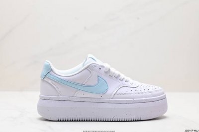 公司级nike Court Vision Alta 低帮百搭透气休闲运动板鞋，经典耐用的设计，兼顾舒适脚感和出众风范，演绎匠心之作。结构性的支撑贴合感结合复古篮