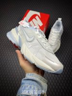B 公司级耐克Nike V2K Run跑步鞋复古风潮 网面透气运动鞋 灰银紧致的鞋面材质提供良好的包裹性鞋侧 Swoosh以及鞋头部分搭配增添不少亮点的镀铬细节
