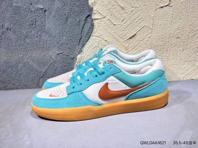 耐克Nike Sb Force 58款 是一款将前沿创新带入街头的单品，它具有硫化杯底，具有出色的耐用性和灵活性。使用帆布和绒面革，在饰面上放置通风口，它自始至