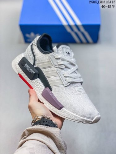 新品实拍 公司级半码制 阿迪达斯Adidasnmd_R1 3M反光弹力针织面爆米花缓震男女士时尚舒适缓震跑步鞋 。采用时髦廓形 以抢眼外形诠释经典细节 为鞋款注
