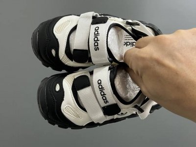 a家新款海螺魔术贴儿童凉鞋 Size：26-37码 经典包头款式设计 优质网面拼接，透气又舒适 不爱穿凉鞋的宝宝这款绝对设计神器 耐磨防滑大底，脚感不言而喻
