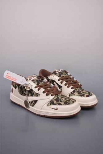 Fragment X Travis Scott X 猿人头 Air Jordan 1 Low 三方联名倒钩 全新的三方联名低帮倒钩鞋面延续了黑脚趾设计，整双鞋以