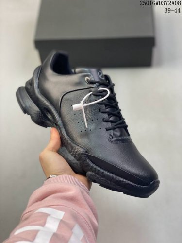 Ecco 爱步 经典和现代工艺品质融合 精选小牛皮面料 百搭休闲老爹鞋 舒适性相当不错 版型楦型非常到位上脚 专柜热销款 独有鞋型设计 特有logo车边 特别有