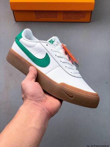 Nike Blazer phantom Low男女子运动板鞋 厚底增高休闲鞋。采用轻盈利落设计，焕新演绎经典鞋款。该鞋款带来舒适足底体验，结合鞋侧壁加固设计，缔