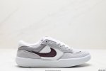 公司级耐克nike Sb Force 58低帮休闲板鞋 是一款将前沿创新带入街头的单品，它具有硫化杯底，具有出色的耐用性和灵活性。使用帆布和绒面革，在饰面上放置